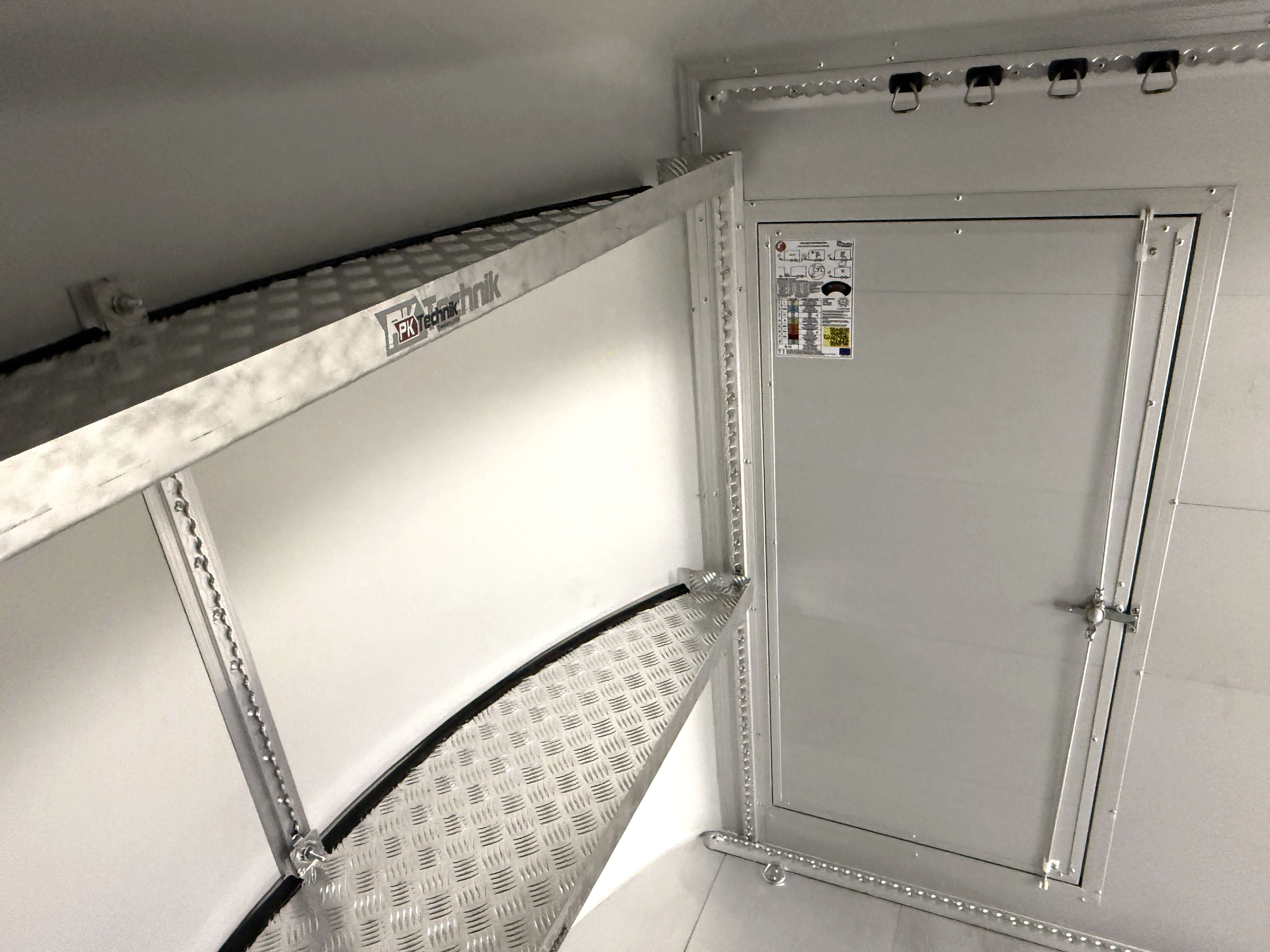 ALU regal Debon C400_10